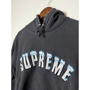 Supreme icy arc logo hoodie